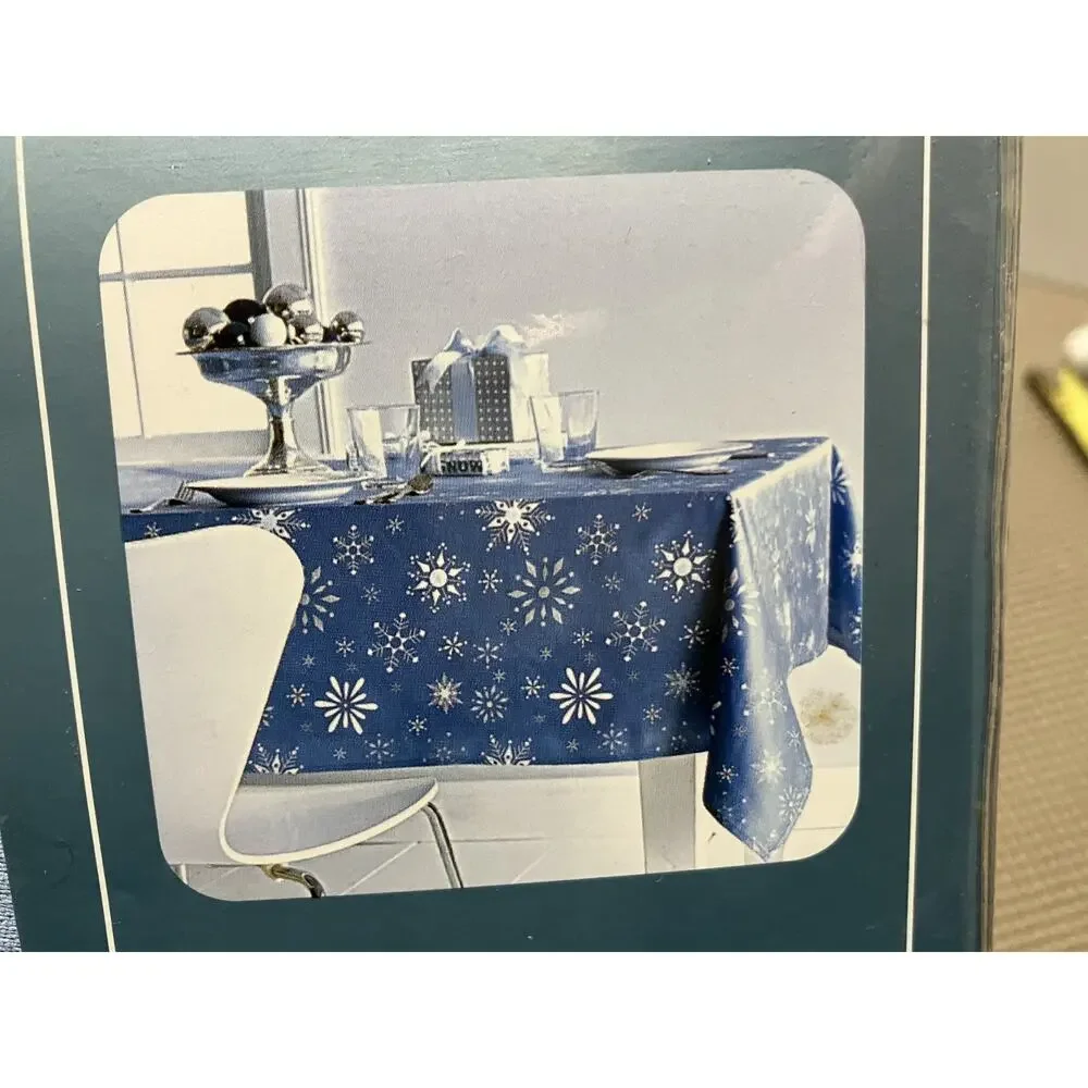 Martha Stewart Everyday First Snowfall Round Tablecloth 70